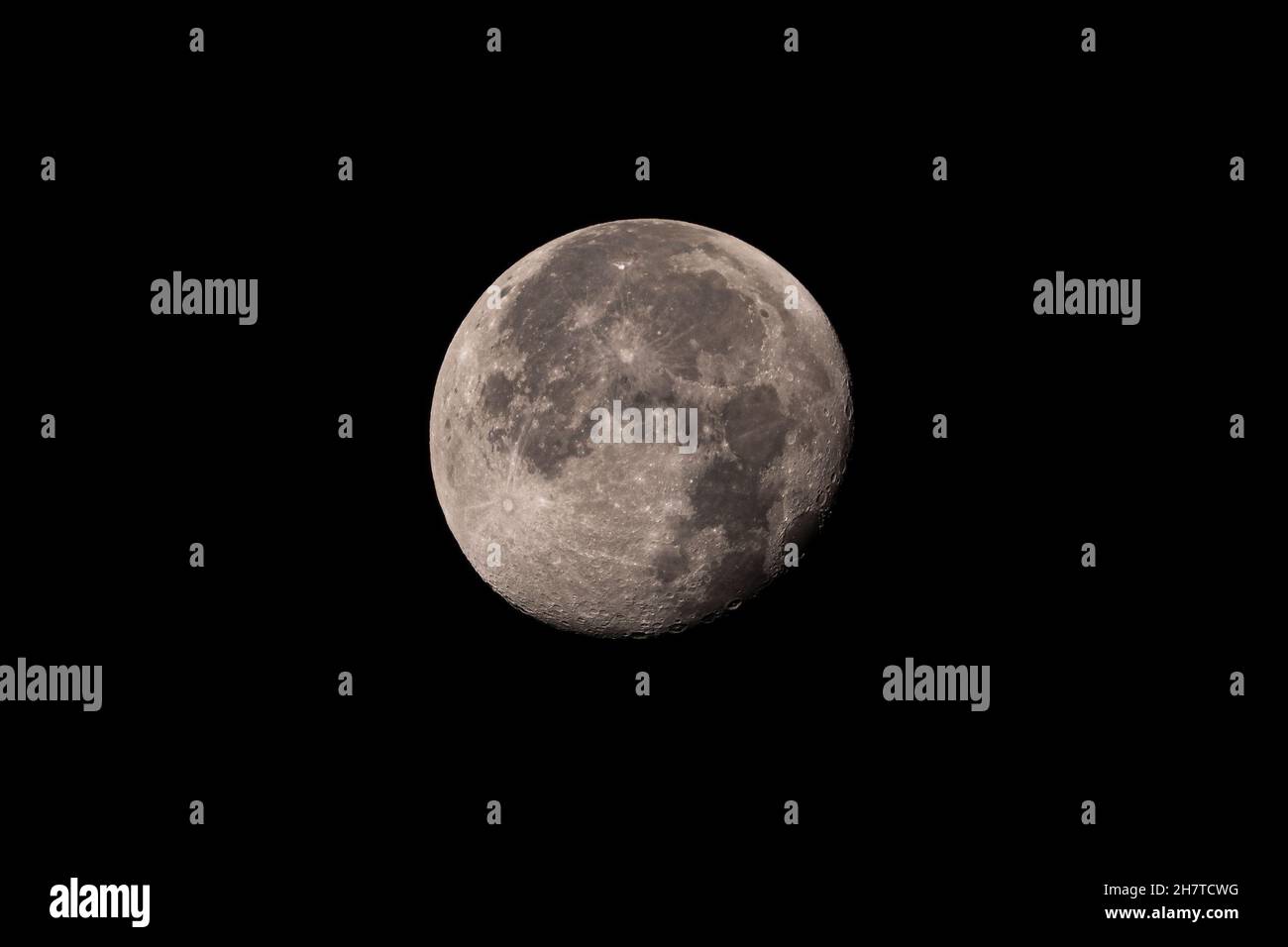 La luna nel cielo notturno sullo sfondo Foto Stock