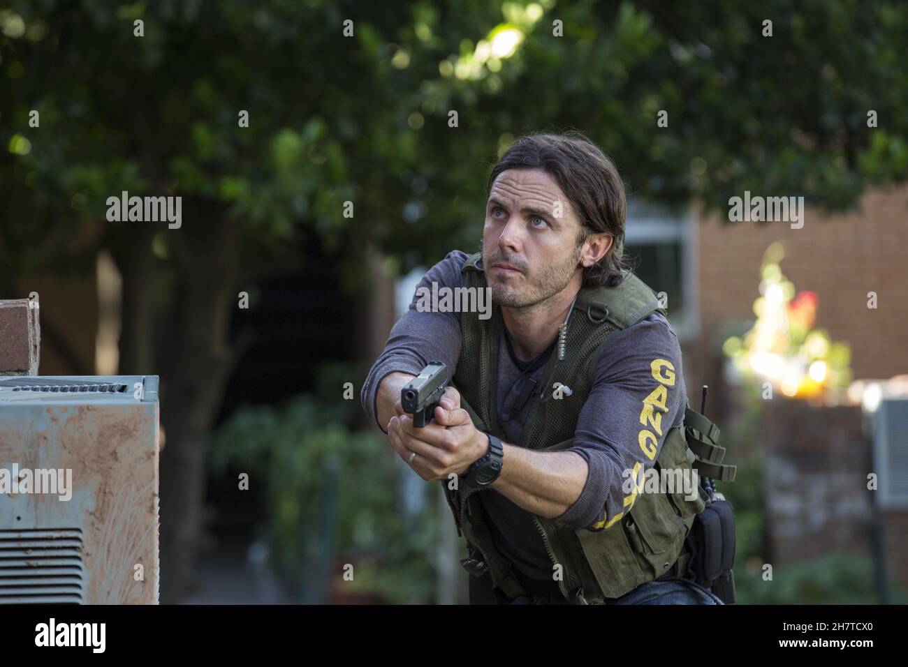 DATA DI RILASCIO: Febbraio 26, 2016 TITOLO: Triple 9 CASA DI PRODUZIONE: Open Road Films REGISTA: John Hillcoat TRAMA: Una banda di criminali e poliziotti corrotti piano l'assassinio di un ufficiale di polizia al fine di tirare fuori il loro più grande heist ancora attraverso la città STARRING: Casey Affleck, Chiwetel Ejiofor, Anthony Mackie. (Credit Image: © Open Road Films/Entertainment Pictures) Foto Stock