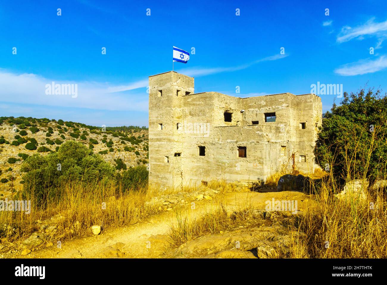 Vista della storica stazione di polizia britannica en Tina, nella Riserva Naturale del torrente Amud, alta Galilea, Israele settentrionale Foto Stock