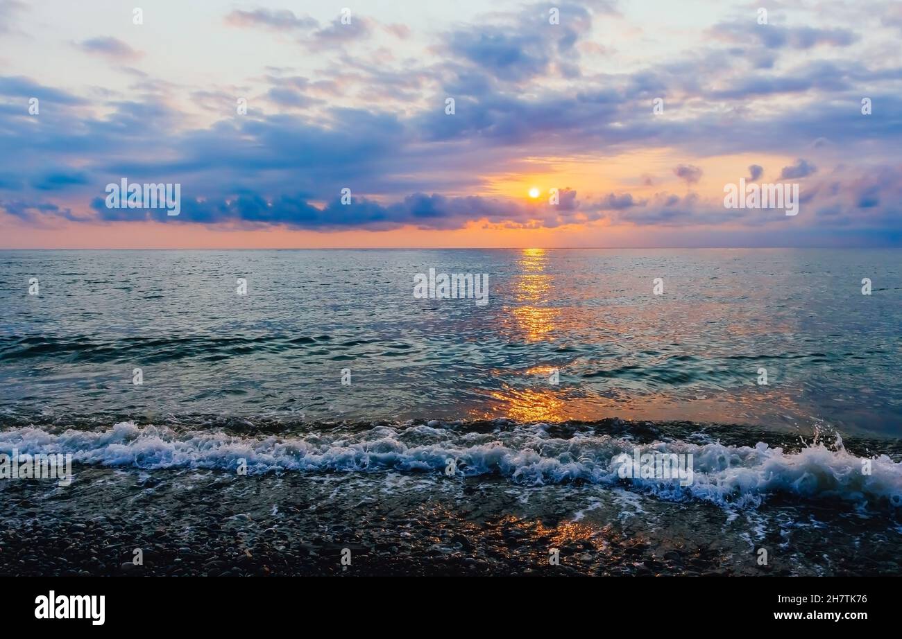 La sera e i tramonti al mare sono un momento molto amato da molte persone Foto Stock