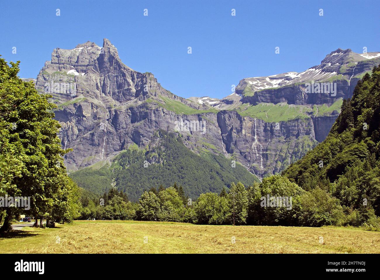 PIC de Tenneverge e il Cirque du Fer-a-Cheval nelle Alpi francesi Foto Stock