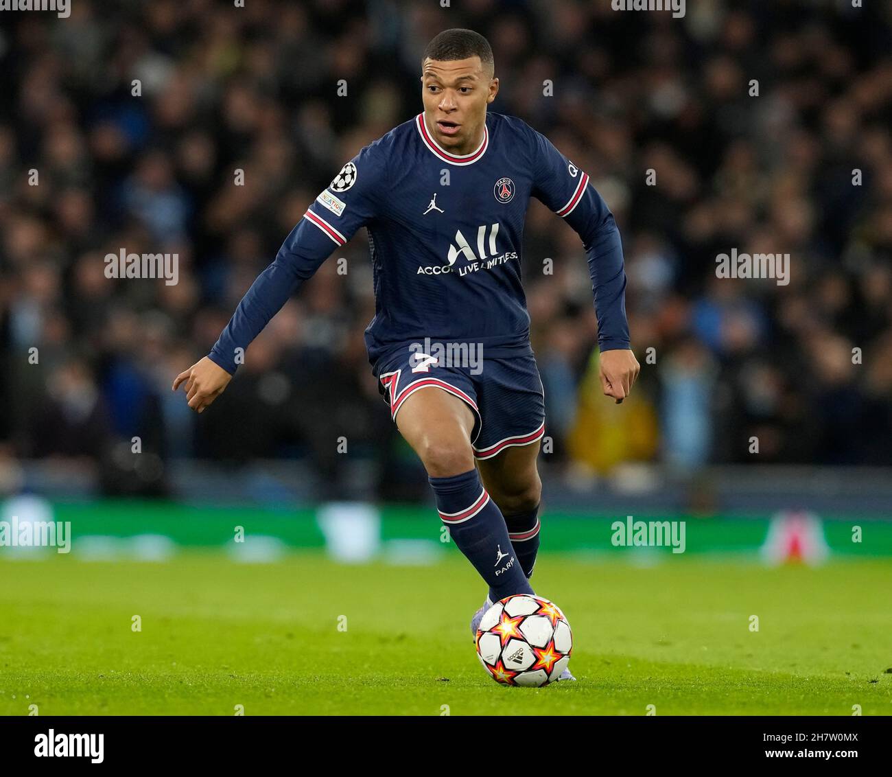 Manchester, Inghilterra, 24 novembre 2021. Kylian Mbappe di Parigi St Germain durante la partita della UEFA Champions League all'Etihad Stadium di Manchester. Il credito d'immagine dovrebbe leggere: Andrew Yates / Sportimage Foto Stock