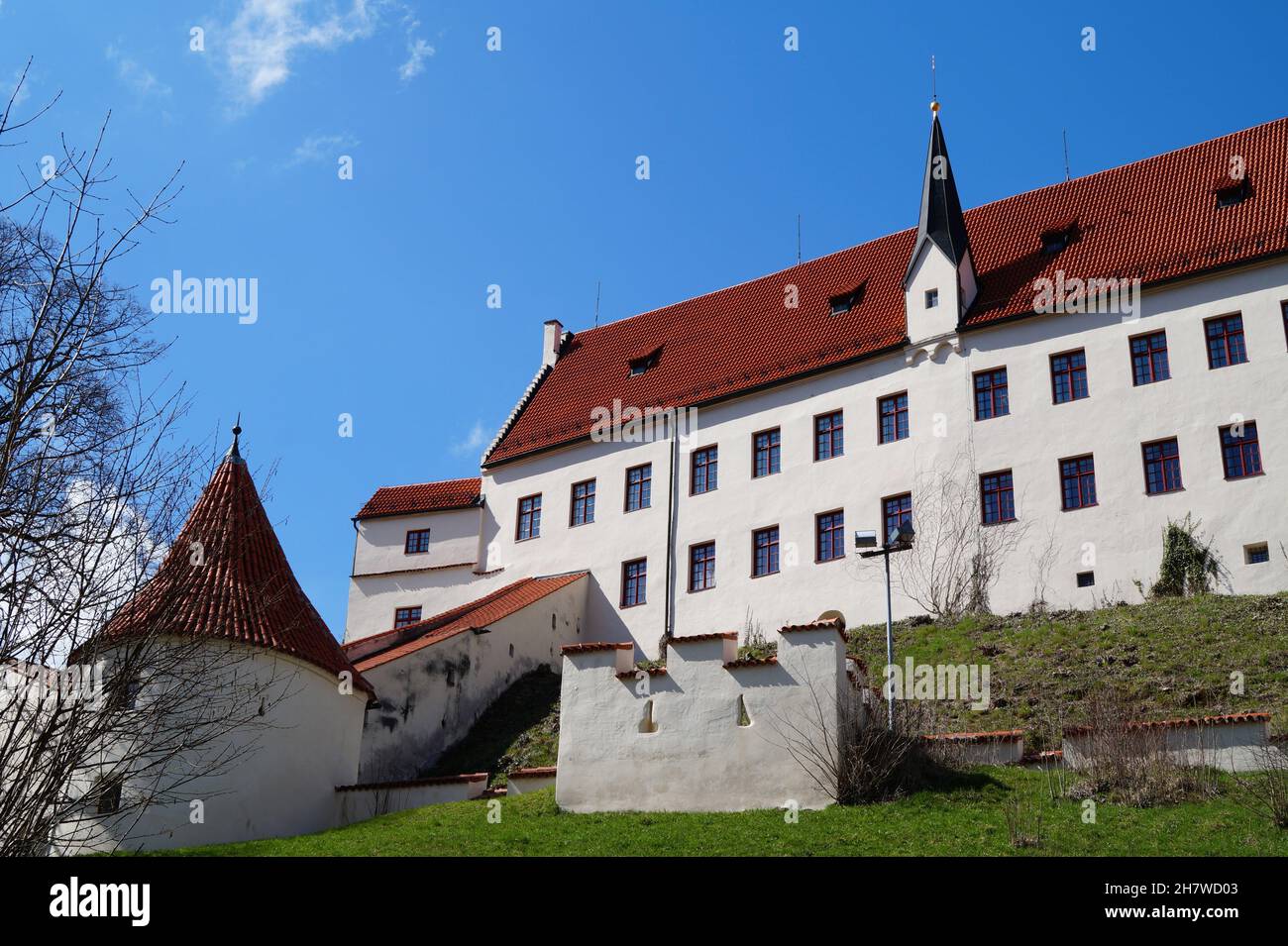 Castello alto di Fuessen (la città di Re Ludovico II) o Palazzo alto di Fuessen nelle Alpi tedesche in Baviera, Germania Foto Stock