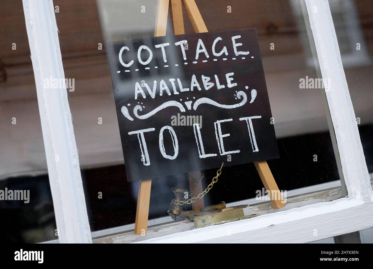 cottage disponibile per lasciare il segno nella finestra della casa, norfolk nord, inghilterra Foto Stock