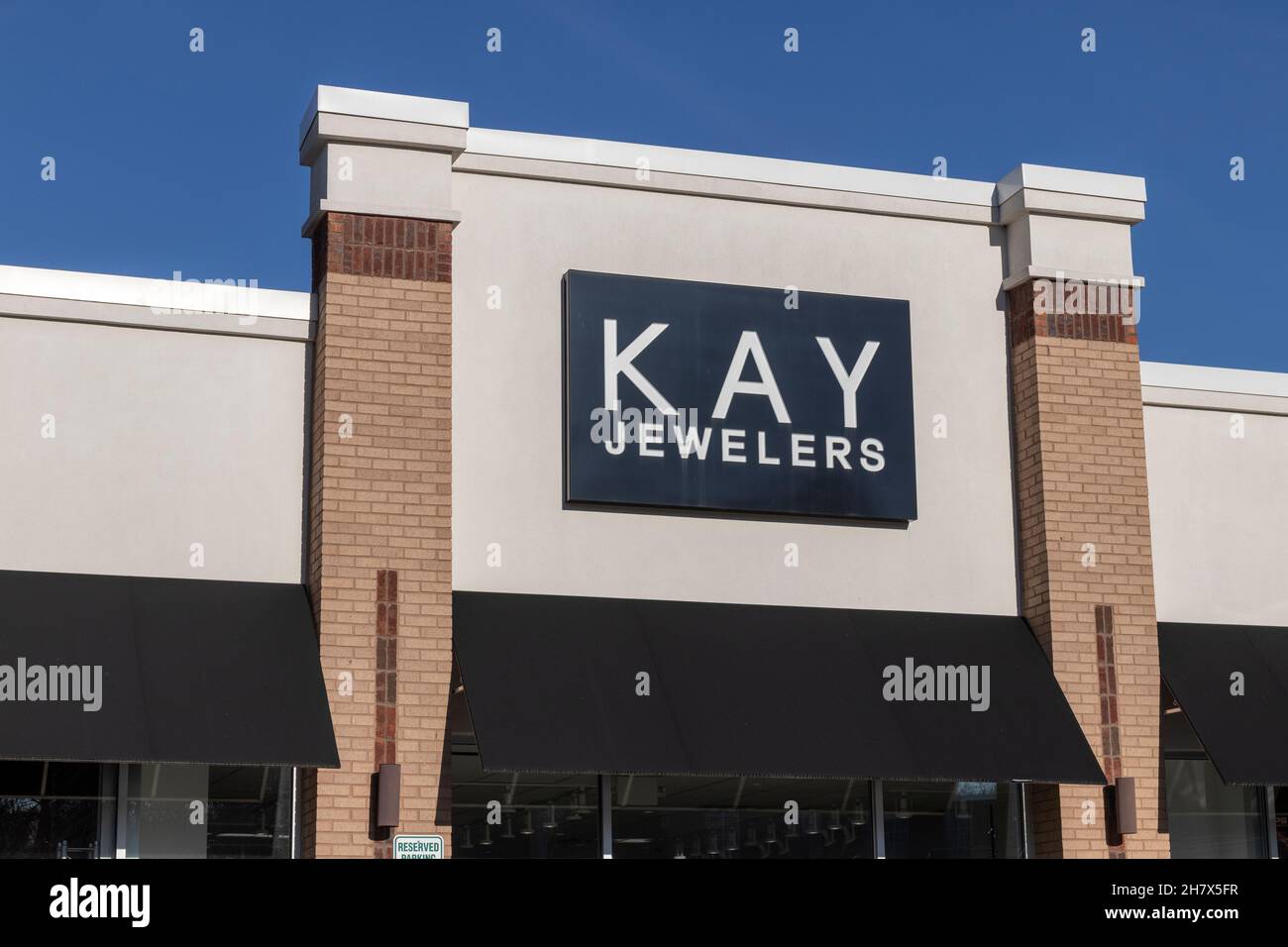 Englewood - circa Novembre 2021: Negozio di gioielleria Kay. Kay Jewelers fa parte di Signet Jewelers. Foto Stock