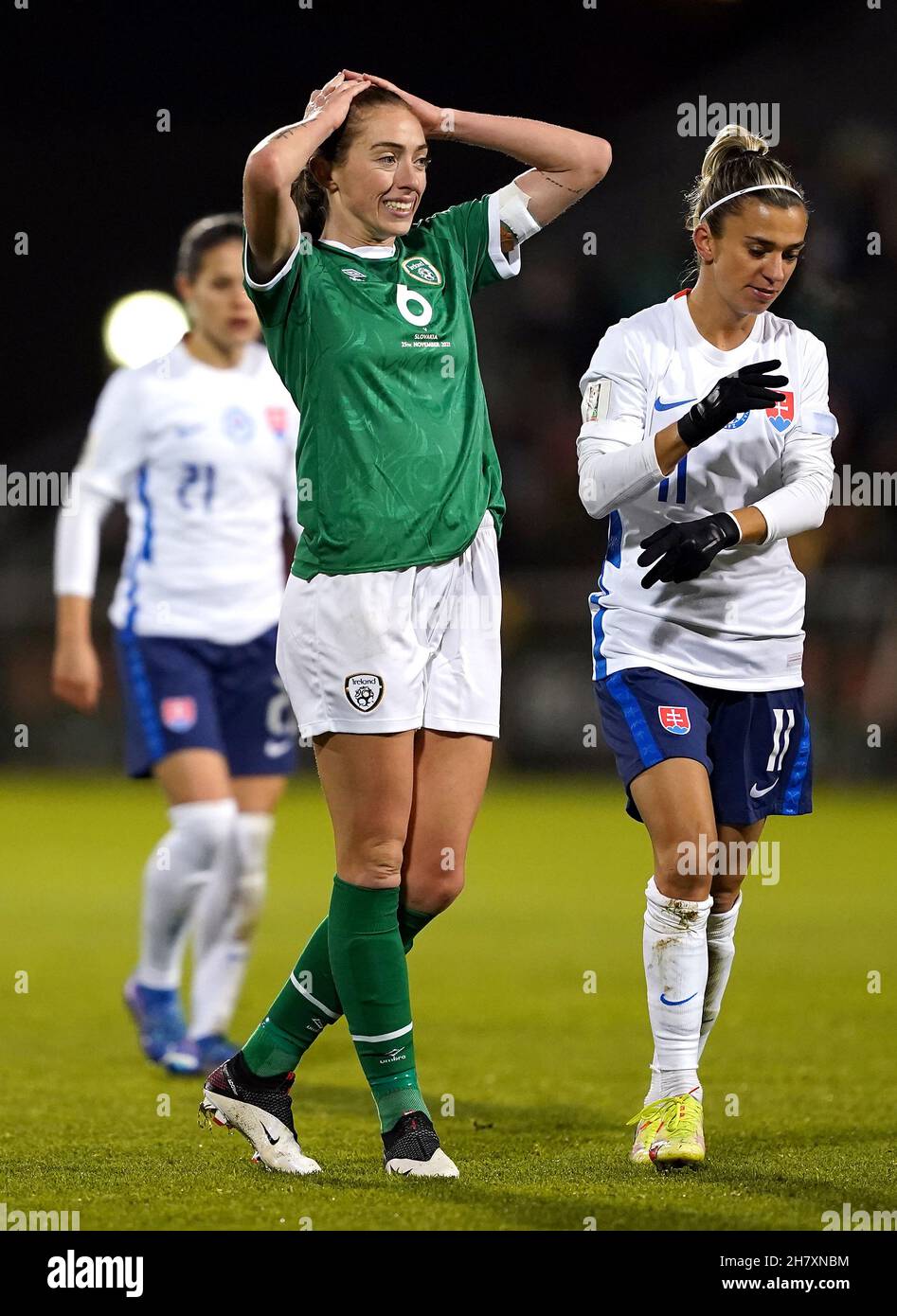 Megan Connolly della Repubblica d'Irlanda rude un'occasione perduta durante la partita di qualificazione della Coppa del mondo delle Donne FIFA 2023 al Tallaght Stadium di Dublino. Data immagine: Giovedì 25 novembre 2021. Vedi la storia della PA SOCCER Republic Women. Il credito fotografico dovrebbe essere: Brian Lawless/filo PA. RESTRIZIONI: L'uso è soggetto a restrizioni. Solo per uso editoriale, nessun uso commerciale senza previo consenso da parte del titolare dei diritti. Foto Stock