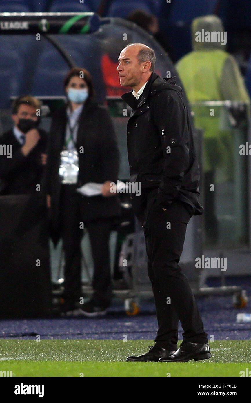 Roma, Italia. 25 Nov 2021. ROMA, Italia - 25 novembre 2021: Viktor Skrypnyk (ALLENATORE ZORYA) in azione durante la partita di calcio della UEFA Conference League tra ROMA e ZORYA LUHANSK allo stadio olimpico di Roma. Credit: Independent Photo Agency/Alamy Live News Foto Stock