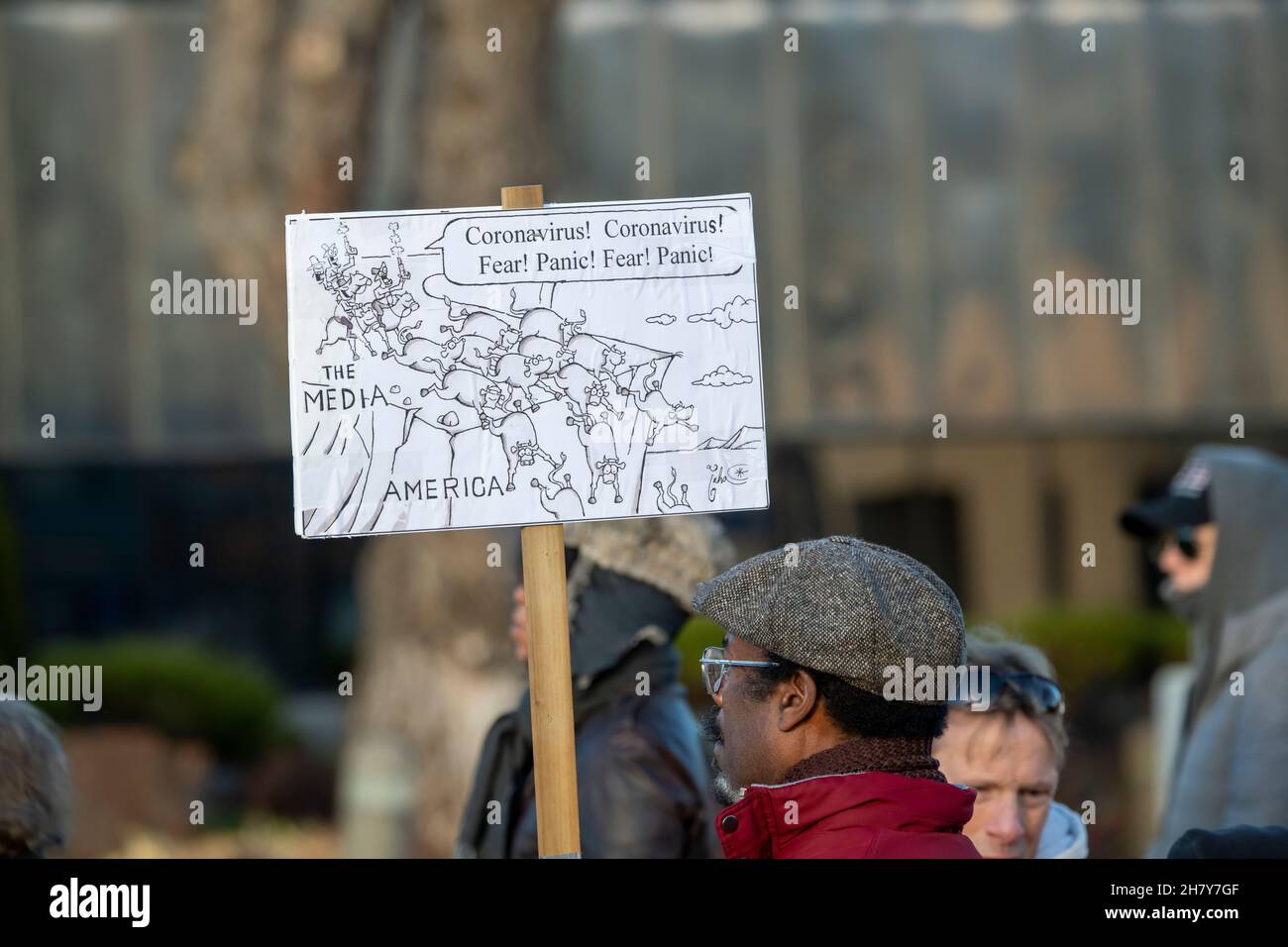 St. Paul, Minnesota. Novembre 20, 2021. La libertà medica si è radunata al di fuori dei media di notizie KSTP-TV per dire loro di coprire le loro proteste e segnalare il t Foto Stock