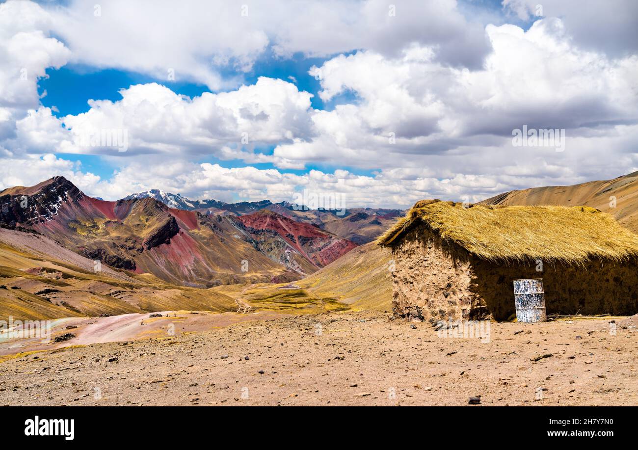 Paesaggio a Vinicunca Rainbow Mountain in Perù Foto Stock