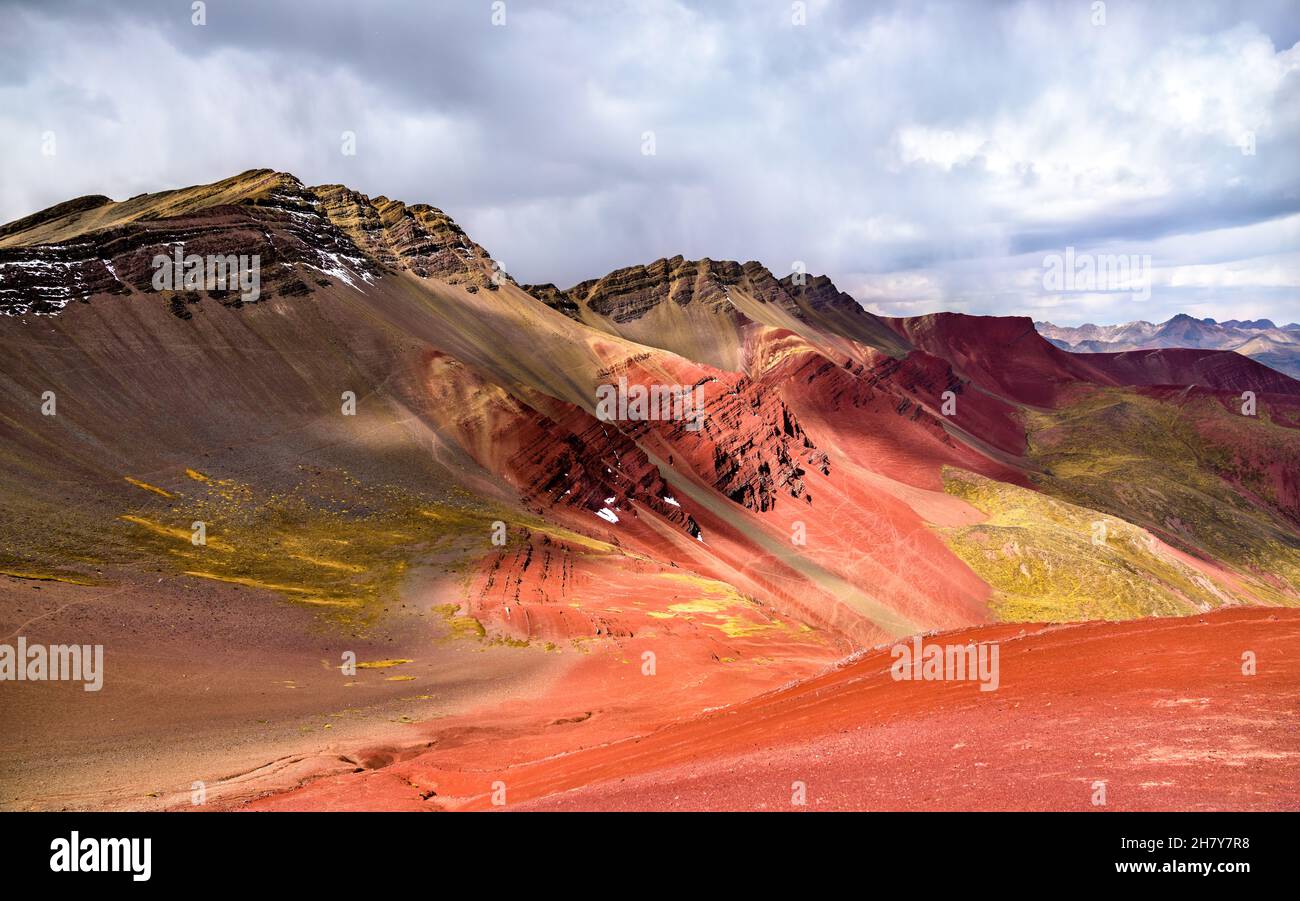 Red Valley a Vinicunca Rainbow Mountain in Perù Foto Stock