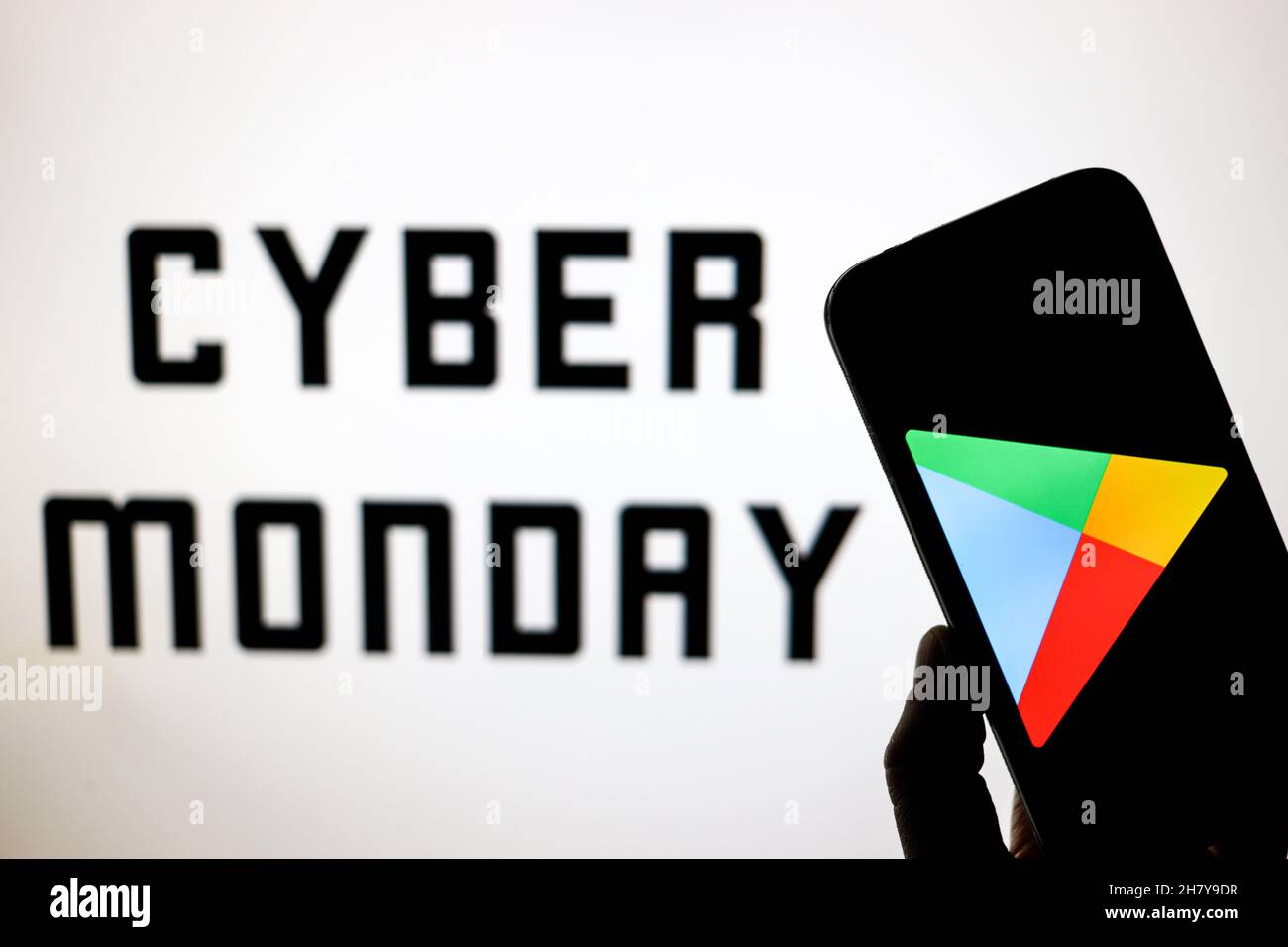 Logo Google Play Store visualizzato su uno smartphone. Foto Stock