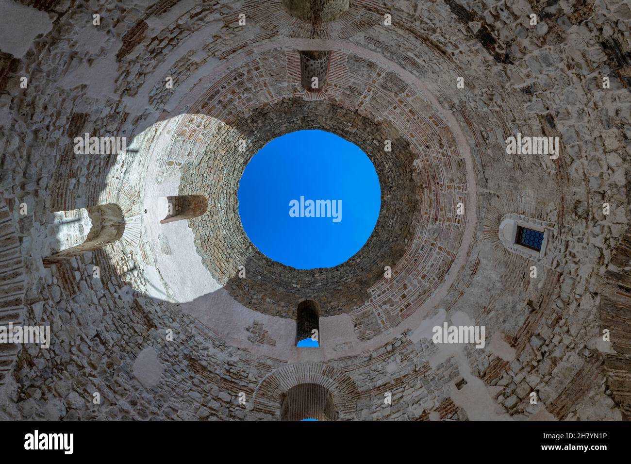 Il vestibolo, rotonda, Atrium, è la prima sezione del corridoio imperiale nel Palazzo di Diocleziano, Spalato, Croazia Foto Stock