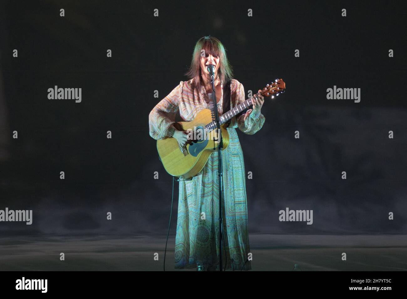 Bologna, Italia. 24 novembre 2021. Esaurito per il nuovo tour Carmen Consoli che si è fermato a Duse. Il cantante catanese ha recentemente pubblicato un album di canzoni inedite. (Foto di Carlo Vergani/Pacific Press) Credit: Pacific Press Media Production Corp./Alamy Live News Foto Stock