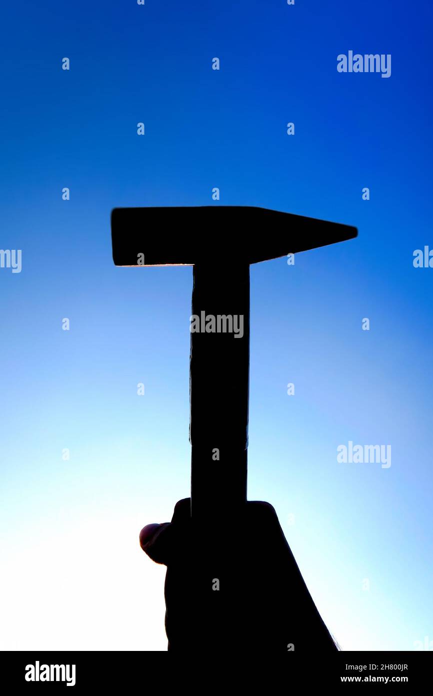 Martello Silhouette sul cielo sfondo primo piano Foto stock - Alamy