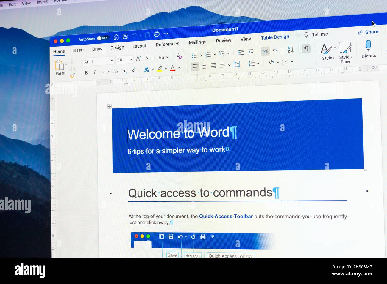 Aprire il documento Microsoft Word, vedere il modello Benvenuti in Word sullo schermo del computer Foto Stock