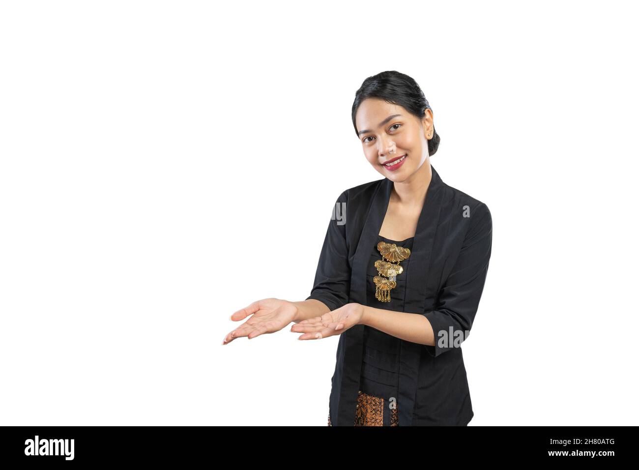 Bella donna che indossa abiti giavanesi tradizionali presentare Foto Stock