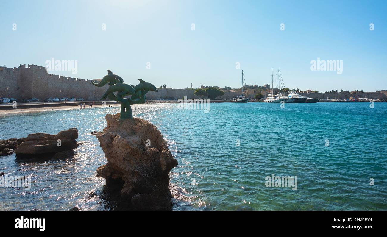 Cove vicino al centro storico di Rodi. Centro storico dell'isola di Rodi, Grecia, Europa Foto Stock