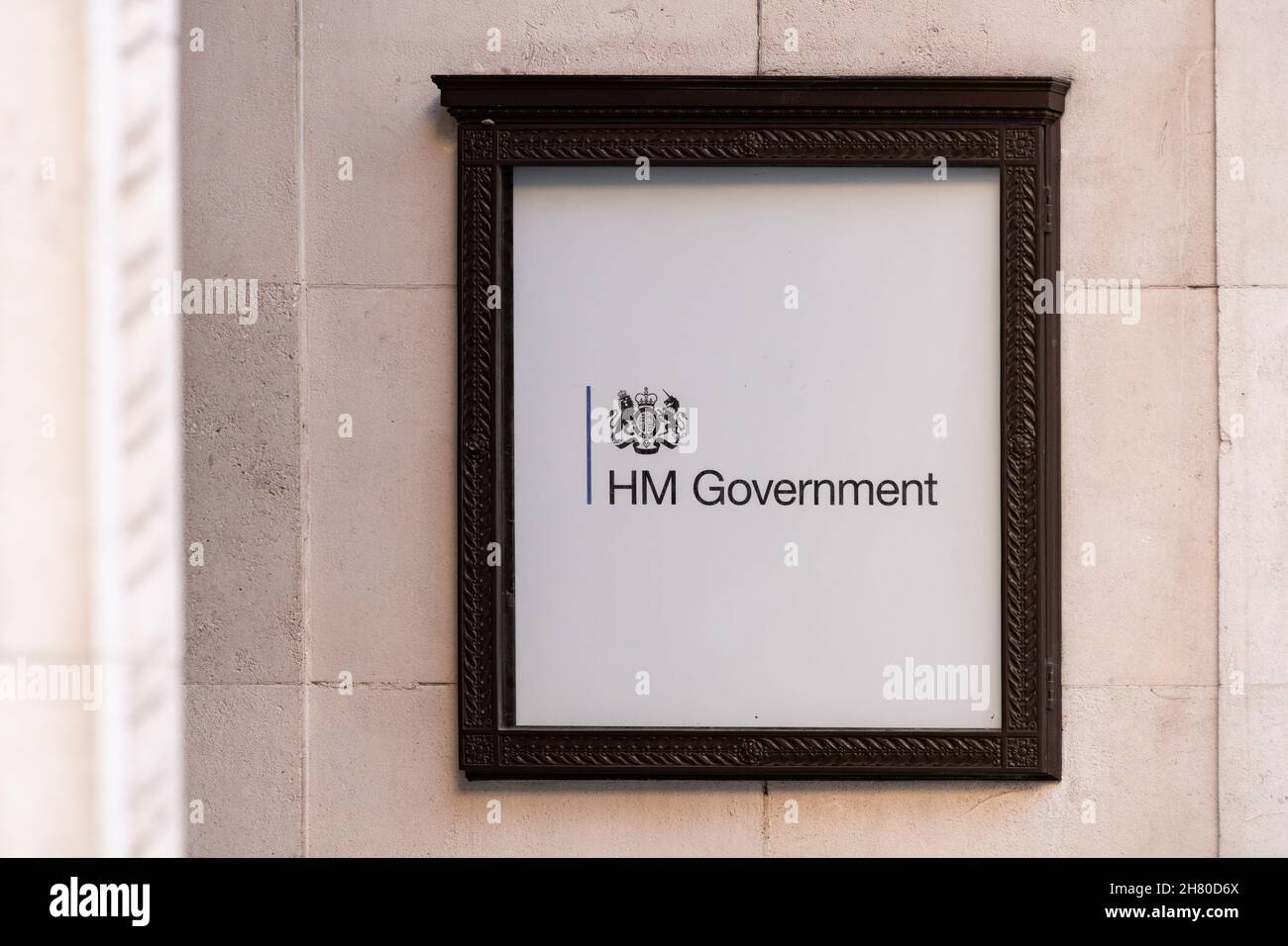 HM Government sign, India Buildings, Liverpool, Inghilterra, Regno Unito Foto Stock