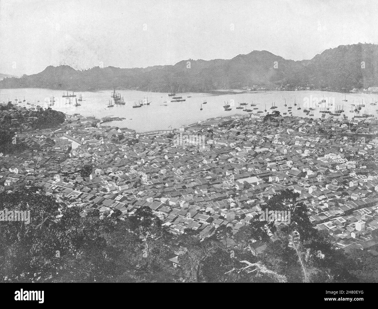 GIAPPONE. Nagasaki- Vista panoramica della città 1895 foto antica stampa Foto Stock