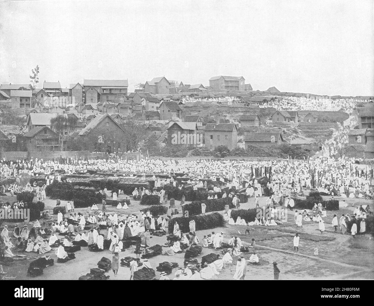 MADAGASCAR. Antanananarivo- The Market Place, Antanananarivo 1895 vecchia stampa Foto Stock
