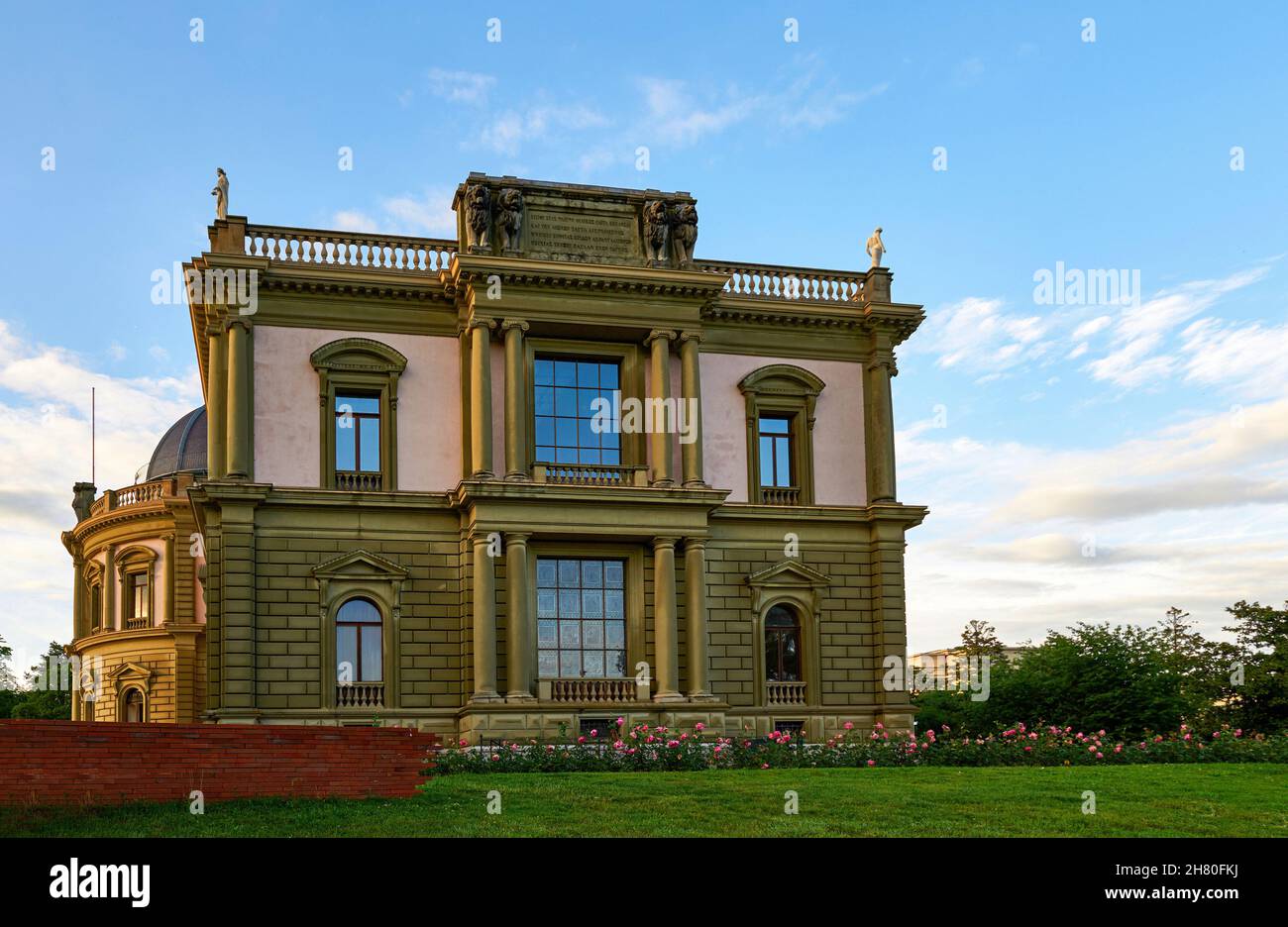 Vista sul museo del vetro e della ceramica nel parco Ariana, Ginevra Foto Stock