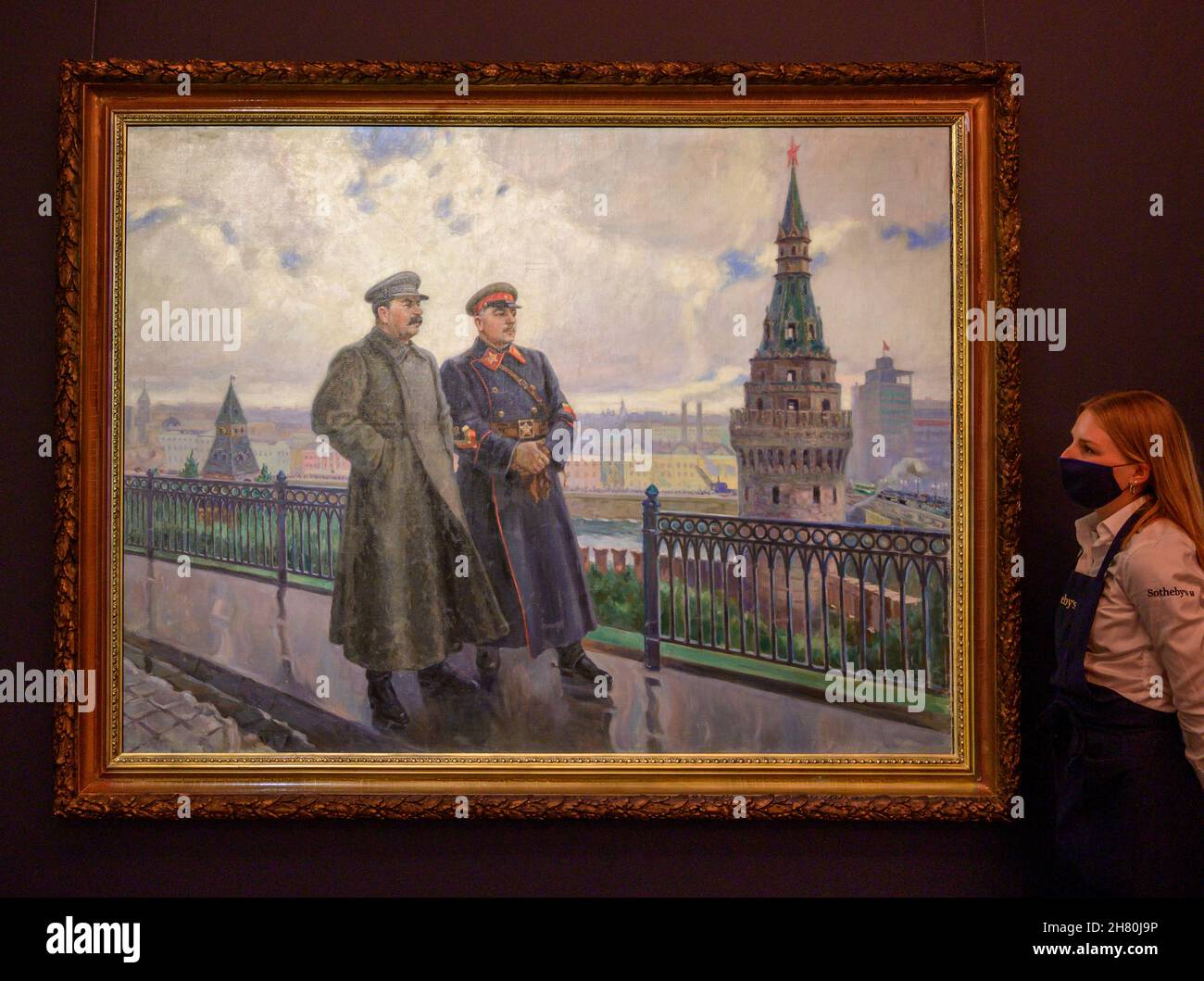 Sotheby’s, New Bond Street, Londra, Regno Unito. 26 novembre 2021. Anteprima delle aste della Russian Art Week in data 30 novembre e 1 dicembre. Immagine: Attribuita ad Alexander Mikhailovich Gerasimov, Stalin e Voroshilov nel Cremlino. Stima: £50,000-70,000 Foto Stock