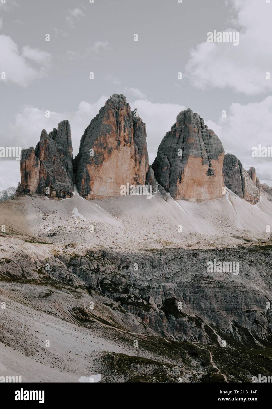 Le tre cime delle Dolomiti. Fotografia di giorno. Tre picchi turistico hotspot Misurina Foto Stock