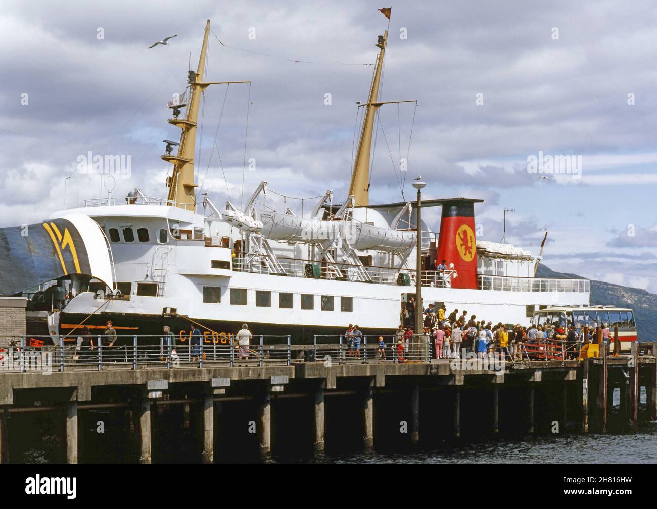 MV Caledonia al molo di Craignure, Isola di Mull anni '70 Foto Stock