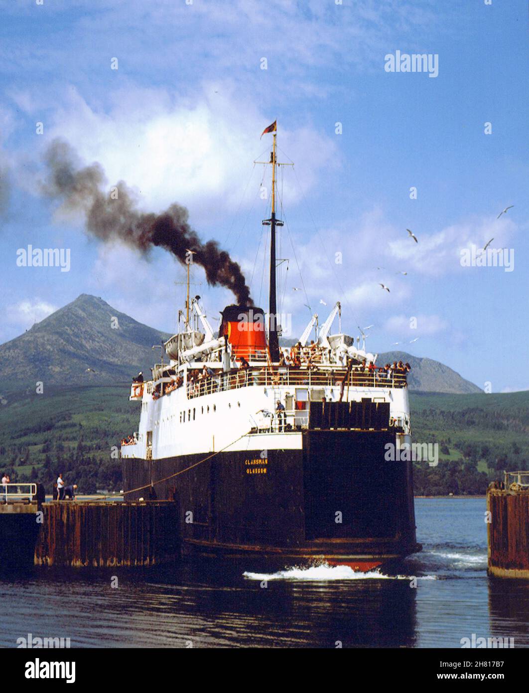 MV Clansman a Brodick Pier, Isola di Arran anni '70 Foto Stock