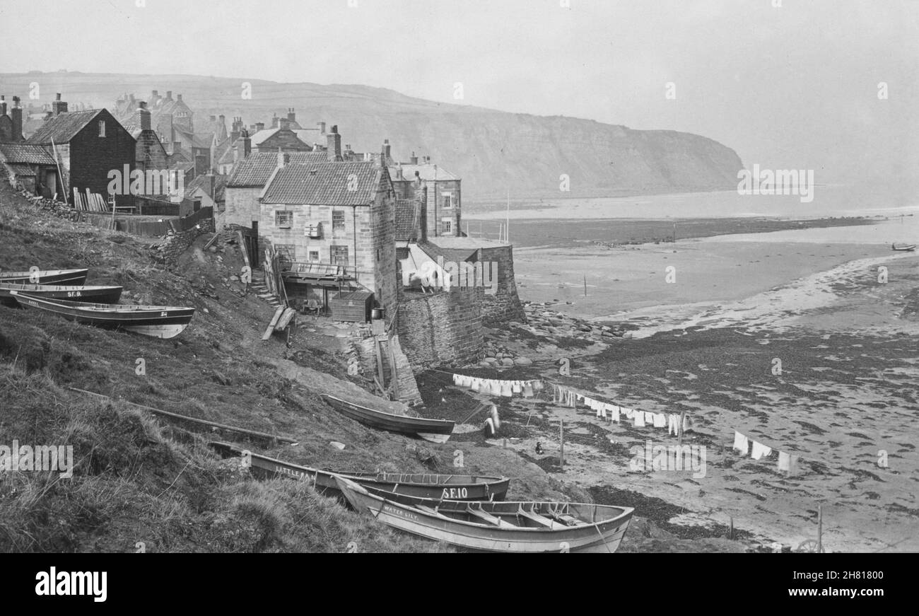 Frank Meadow Sutcliffe - Robin Hood's Bay - 1880 Foto Stock