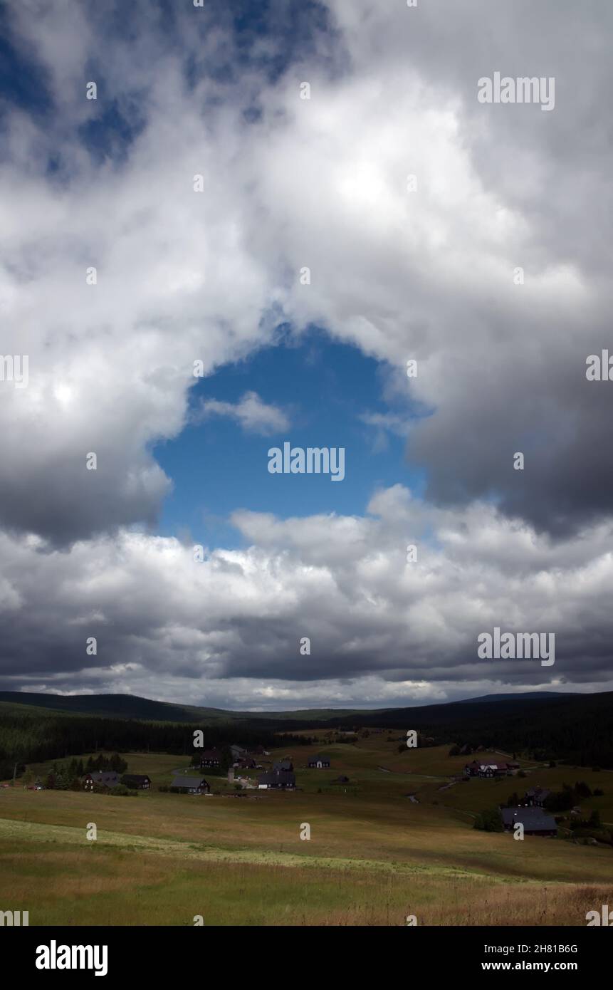 Cielo magico, paesaggio nuvoloso Foto Stock