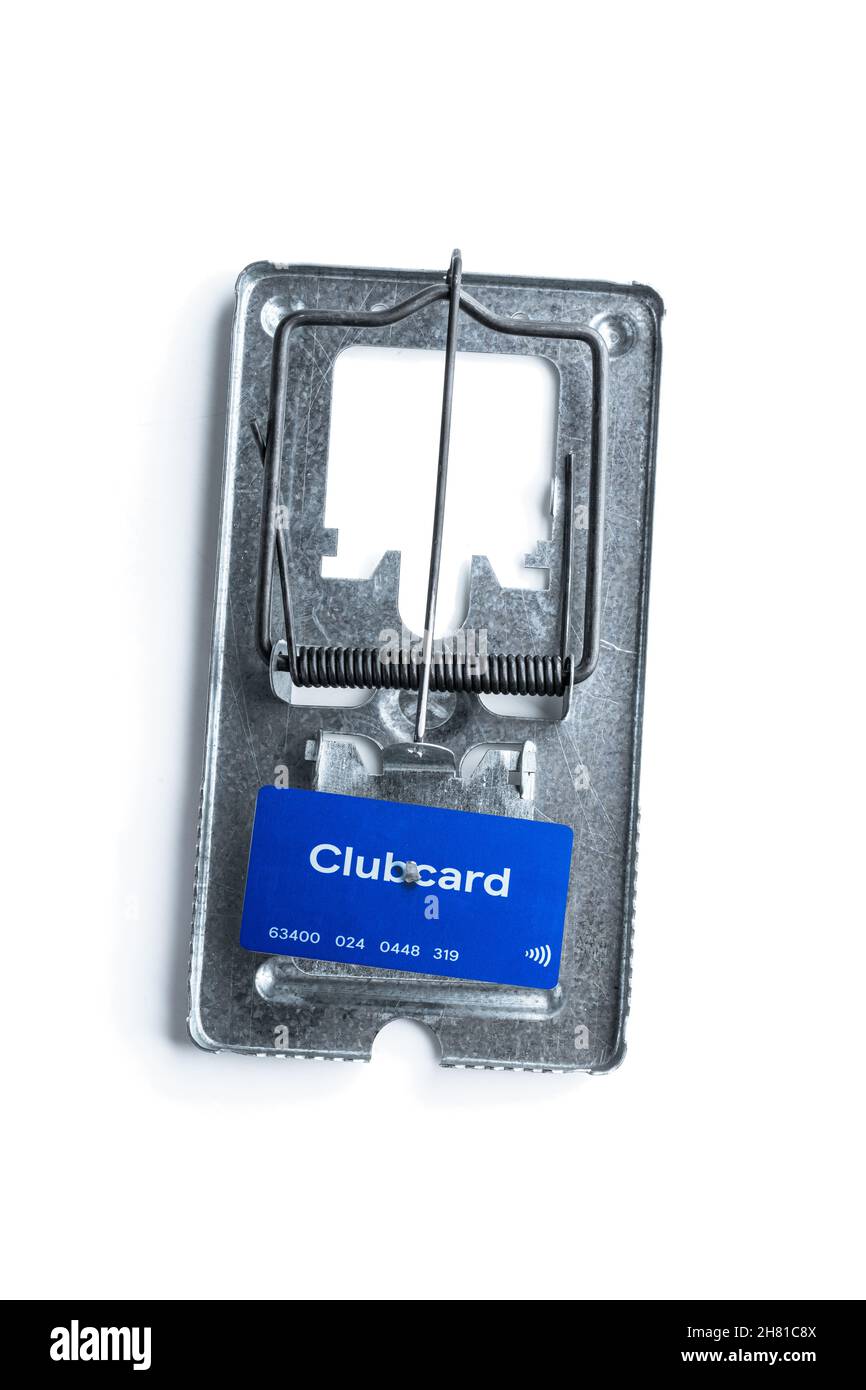 Trappola del mouse con una tessera club usata come esca come concetto della trappola di appartenenza Foto Stock