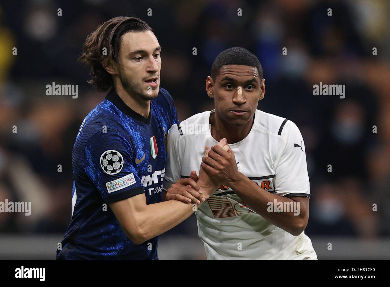 Giuseppe Meazza - Stadio San Siro, Milano, 24 novembre 2021, Matteo Darmian (FC Internazionale) e Tete (FC Shakhtar Donetsk) durante l'Inter Foto Stock