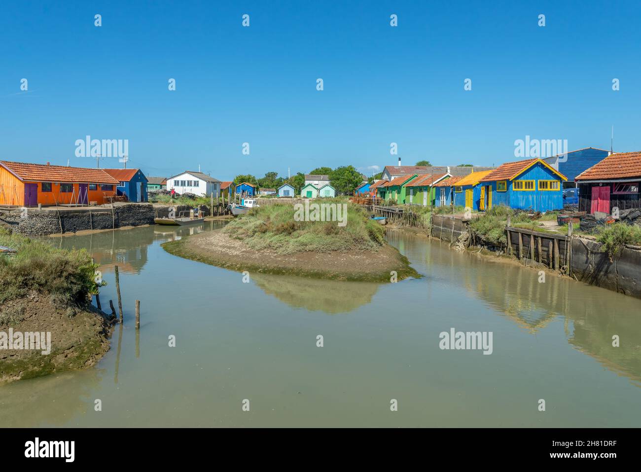 Ostriche capanne agricole al porto villaggio Chateau d'Oléron sull'isola di Oleron, Charente Maritime, Francia Foto Stock