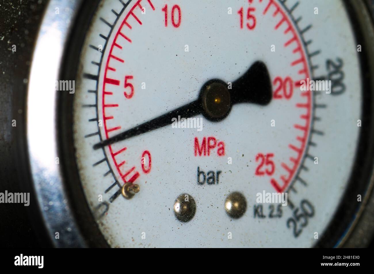 Manometro olio con pressione, closeup manometro. Foto Stock