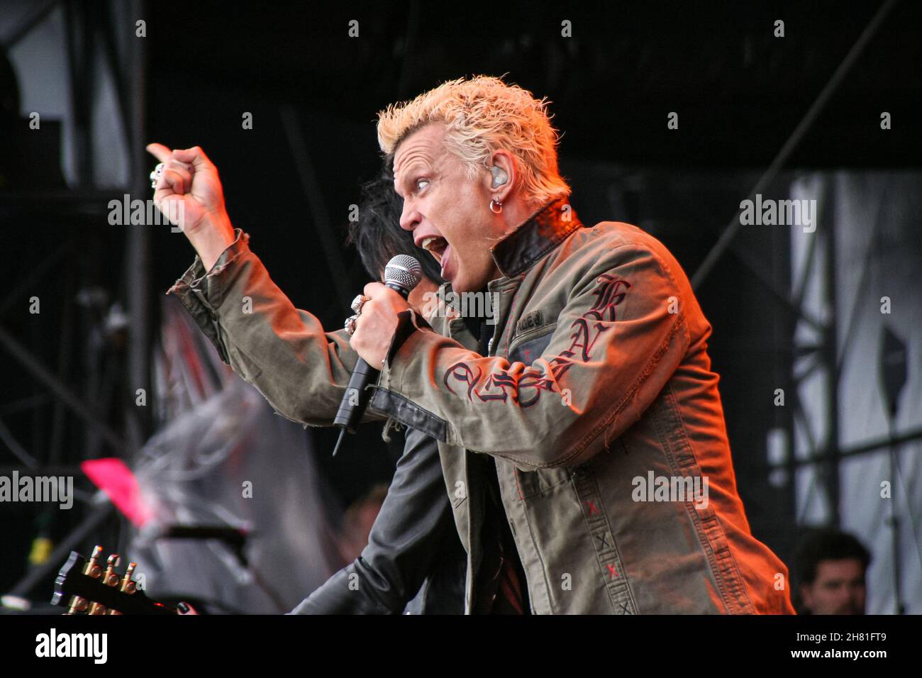 Billy Idol, cantante rock inglese, nato come William Michael Albert Broad, si esibisce al festival Rock am Ring 2005 presso la pista di Nürburgring in Germania, il 5 giugno 2005 Foto Stock