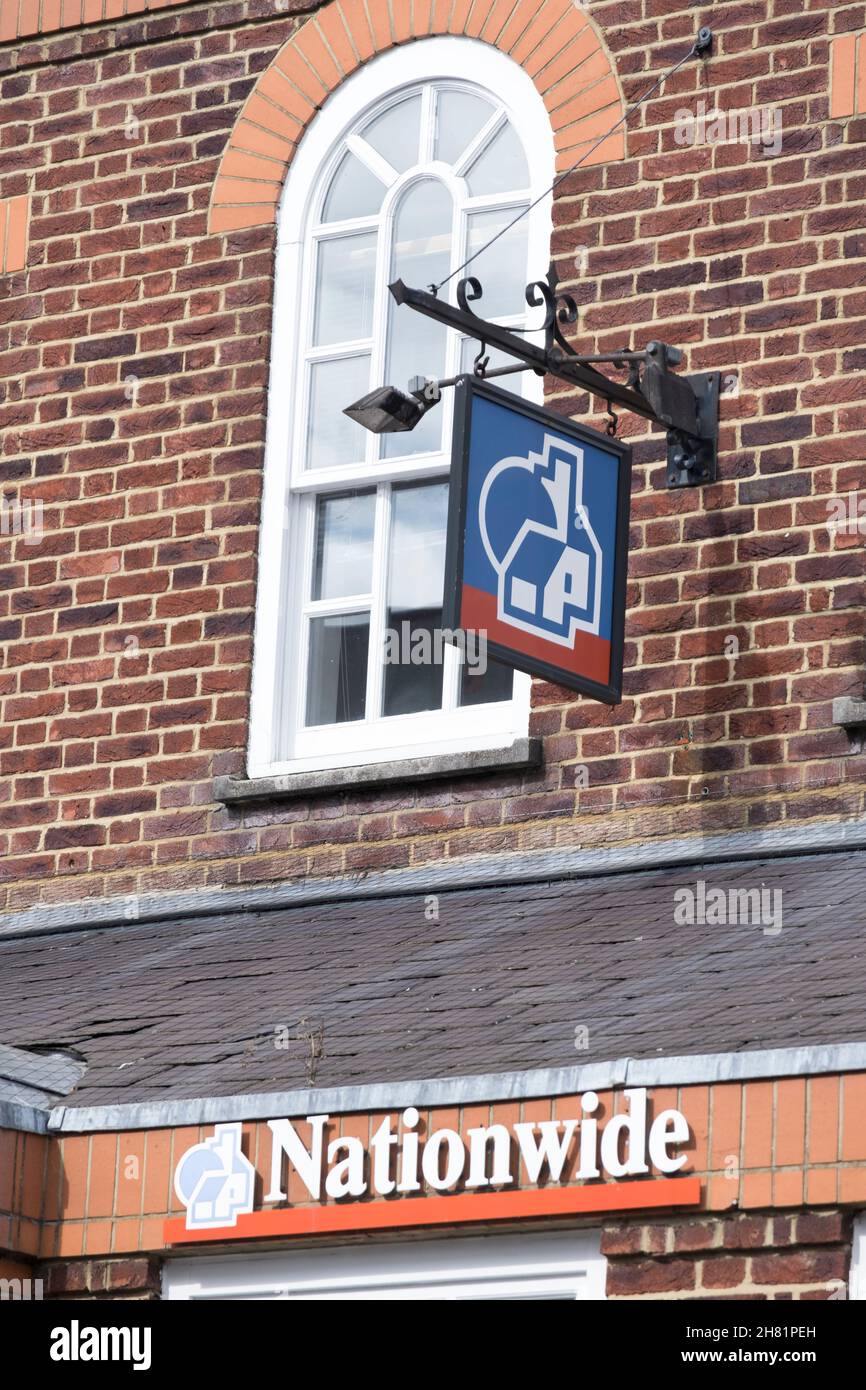 Nationwide Bank firma e logo fuori sede, St Albans, Hertfordshire, Regno Unito. Foto Stock