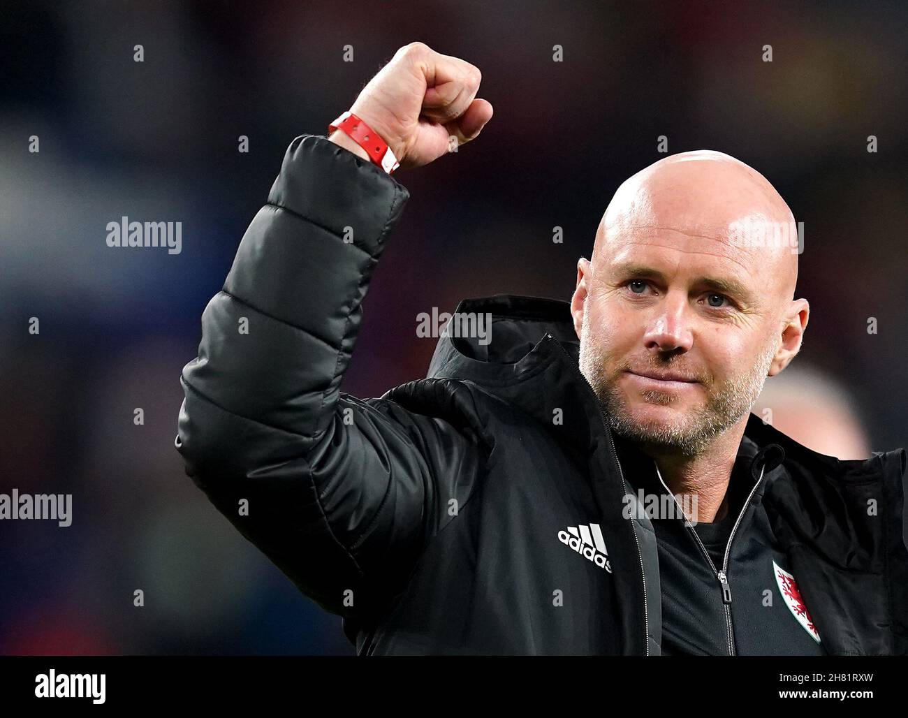 File photo datato 16-11-2021 del Wales manager Rob Page, che dice che i fan possono osare sognare una prima apparizione delle finali della Coppa del mondo dal 1958 dopo aver ottenuto la 'fortuna del pareggio' a Zurigo. Data di emissione: Venerdì 26 novembre 2021. Foto Stock