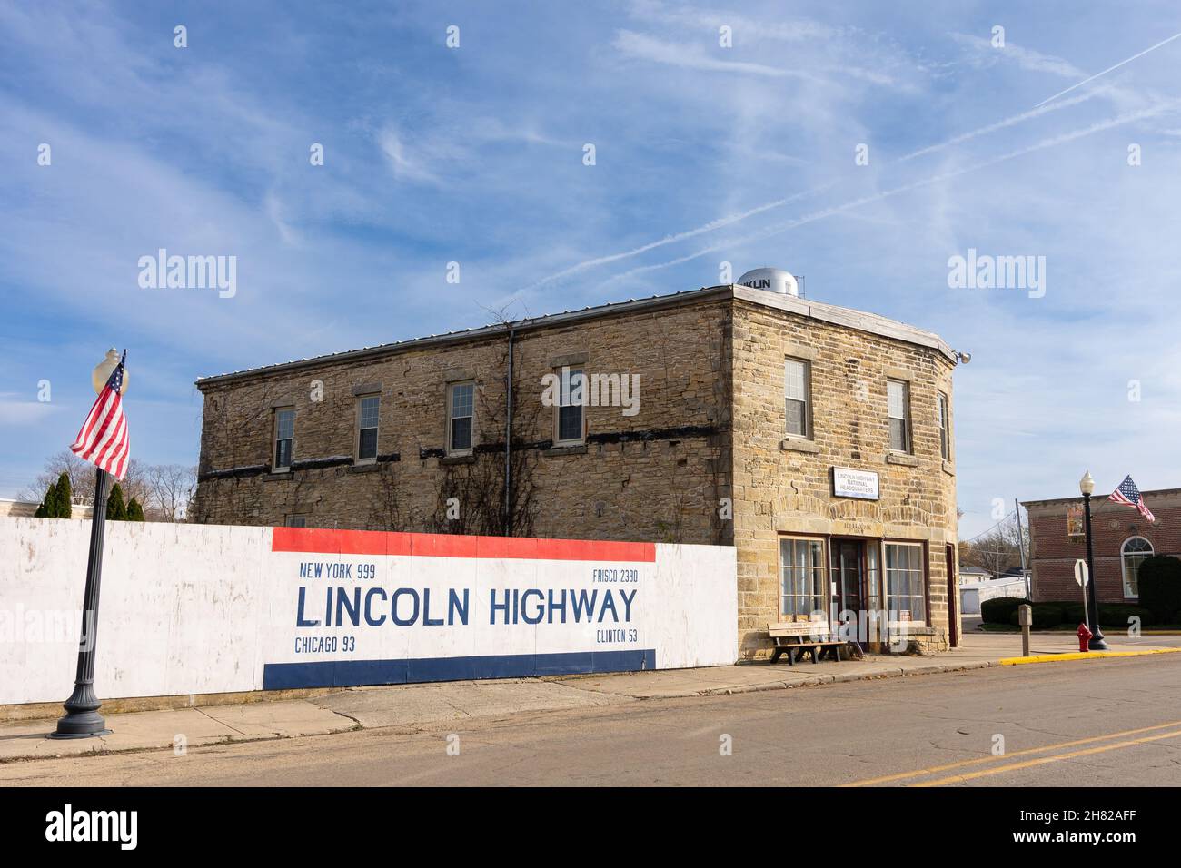 Franklin Grove, Illinois - USA - Novembre 16th 2021: Il quartier generale nazionale dell'associazione Lincoln Highway in un giorno d'autunno soleggiato. Il Lincoln h Foto Stock