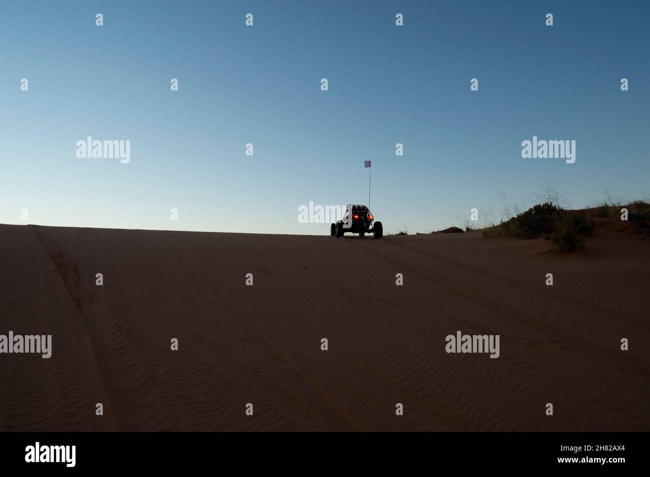 Giro in dune buggy al tramonto al Coral Pink Sand Dunes state Park Utah Foto Stock