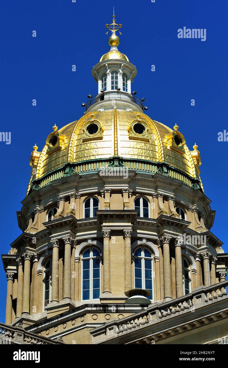Des Moines, Iowa, Stati Uniti. La cupola centrale del Campidoglio dello stato dell'Iowa. Il campidoglio è stato aperto nel 1886 e costruito in stile neoclassico. Foto Stock