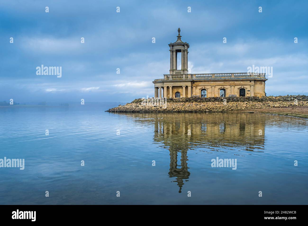 Normanton chiesa a Rutland acqua. Foto Stock