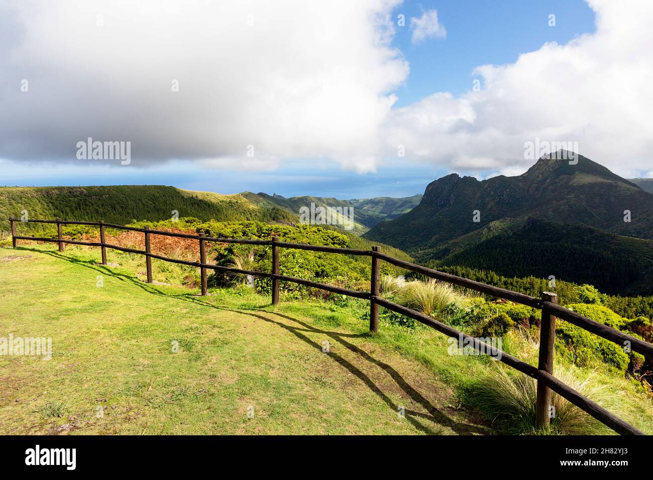 Punto di vista Miradouro do vale da Fazenda punto di vista a Flores, Azzorre, Portogallo Foto Stock