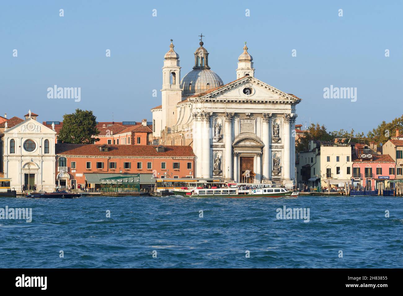 VENEZIA, ITALIA - 26 SETTEMBRE 2017: Vista della vecchia chiesa domenicana Gesuati (Santa Maria del Rosario) in una giornata di sole settembre Foto Stock