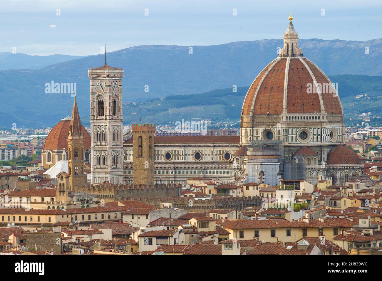 Primo piano Cattedrale di Santa Maria del Fiore nuvoloso pomeriggio di settembre. Italia, Firenze Foto Stock