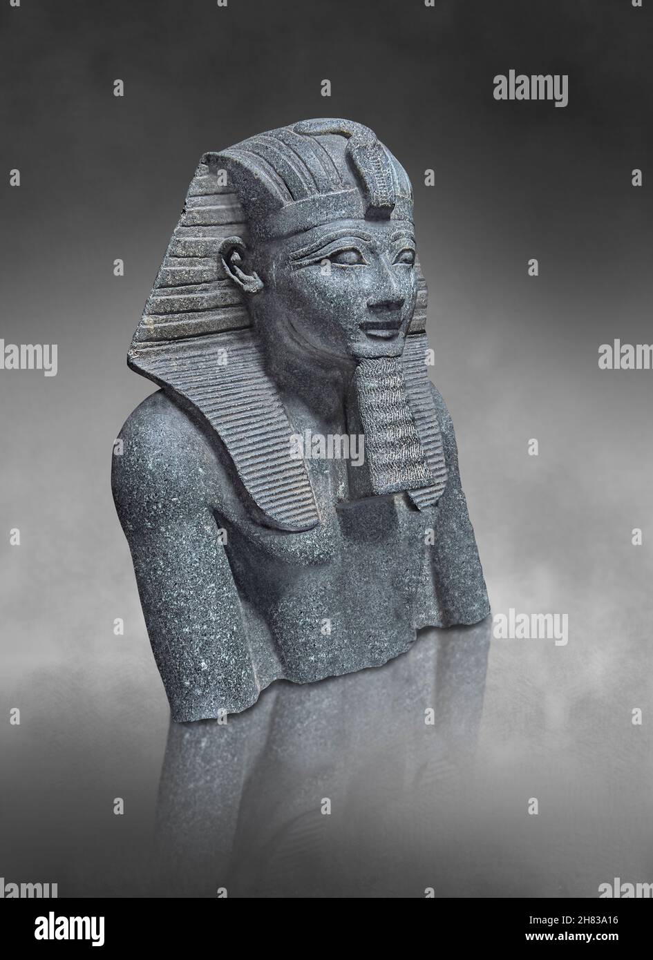 Antica statua egizia di Tuthmosis III, 1504 - 1452 a.C., 18a dinastia. Kunsthistorisches Muesum Vienna inv AS 70. Diorite. Nonostante l'assenza di un Foto Stock