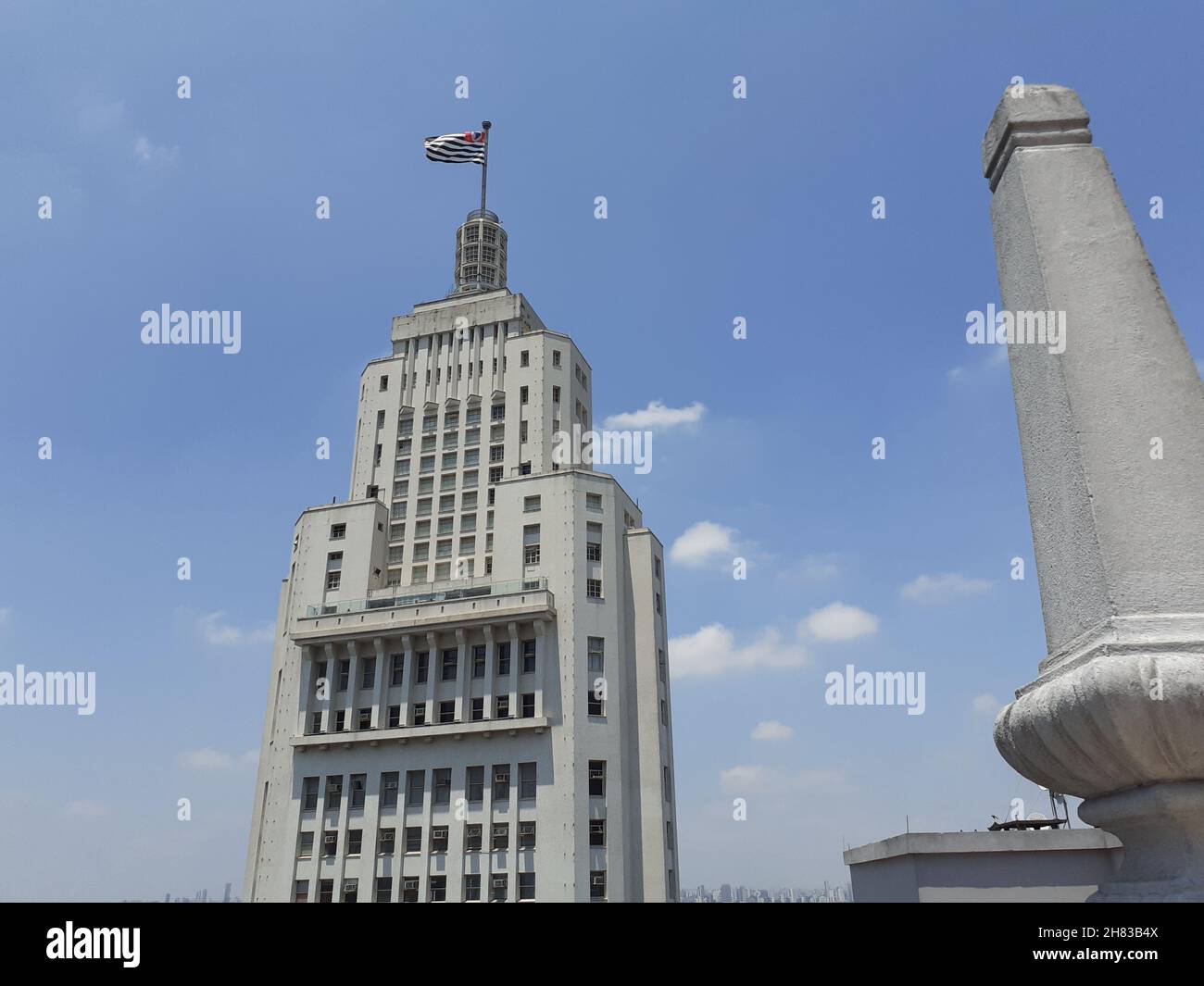 Vista sul tetto dell'edificio Martinelli, sul fondo dell'Edifico Altino Arantes. Foto Stock