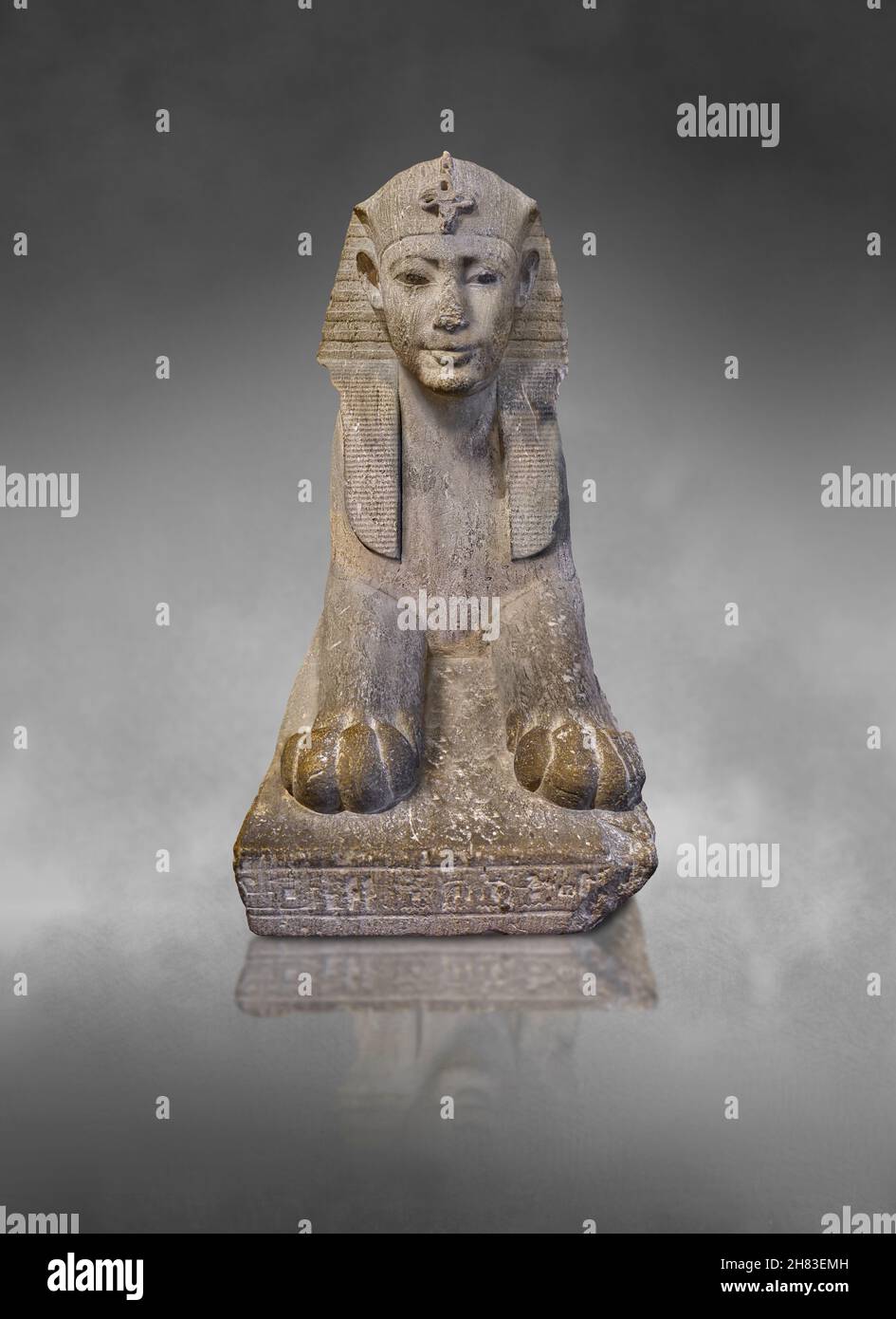 Antica statua della sfinge egiziana di Wah-ib-re, 360 a.C., 30° dinastia, Kunsthistorisches Muesum inv Vienna AS 76. Calcare. Questa sfinge era originariamente Foto Stock