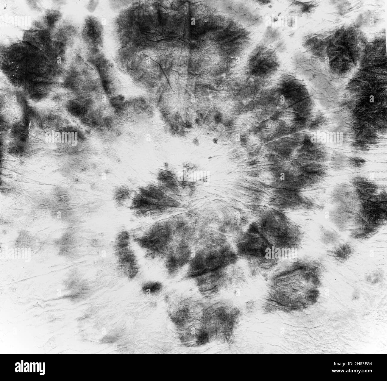 Tessuto tie-dye. Stampa artistica bianca. Hippie Watercolor Caleidoscopio. Trama circolare filata. Pittura batik tinto. Schema di turbolenza dell'acqua. Luce astratta Foto Stock