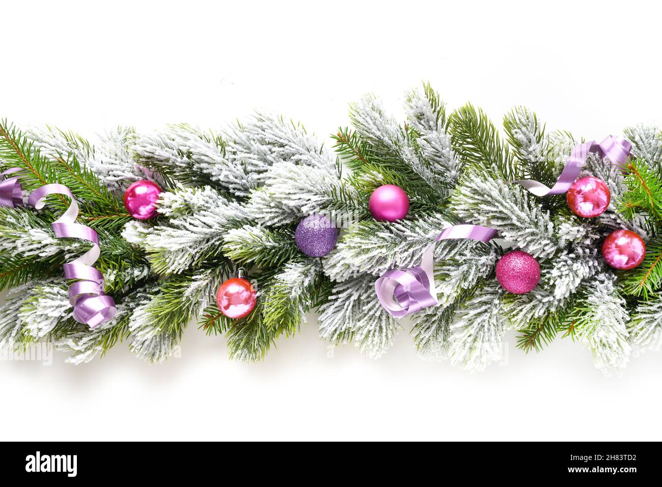 Un Albero Di Natale Festoso Ed Elegante Con Luci Scintillanti Decorazioni Con Fiocchi Di Neve Ideali Per Le Celebrazioni Festive Foto E Immagine Per Il Download Gratuo - Pngtree